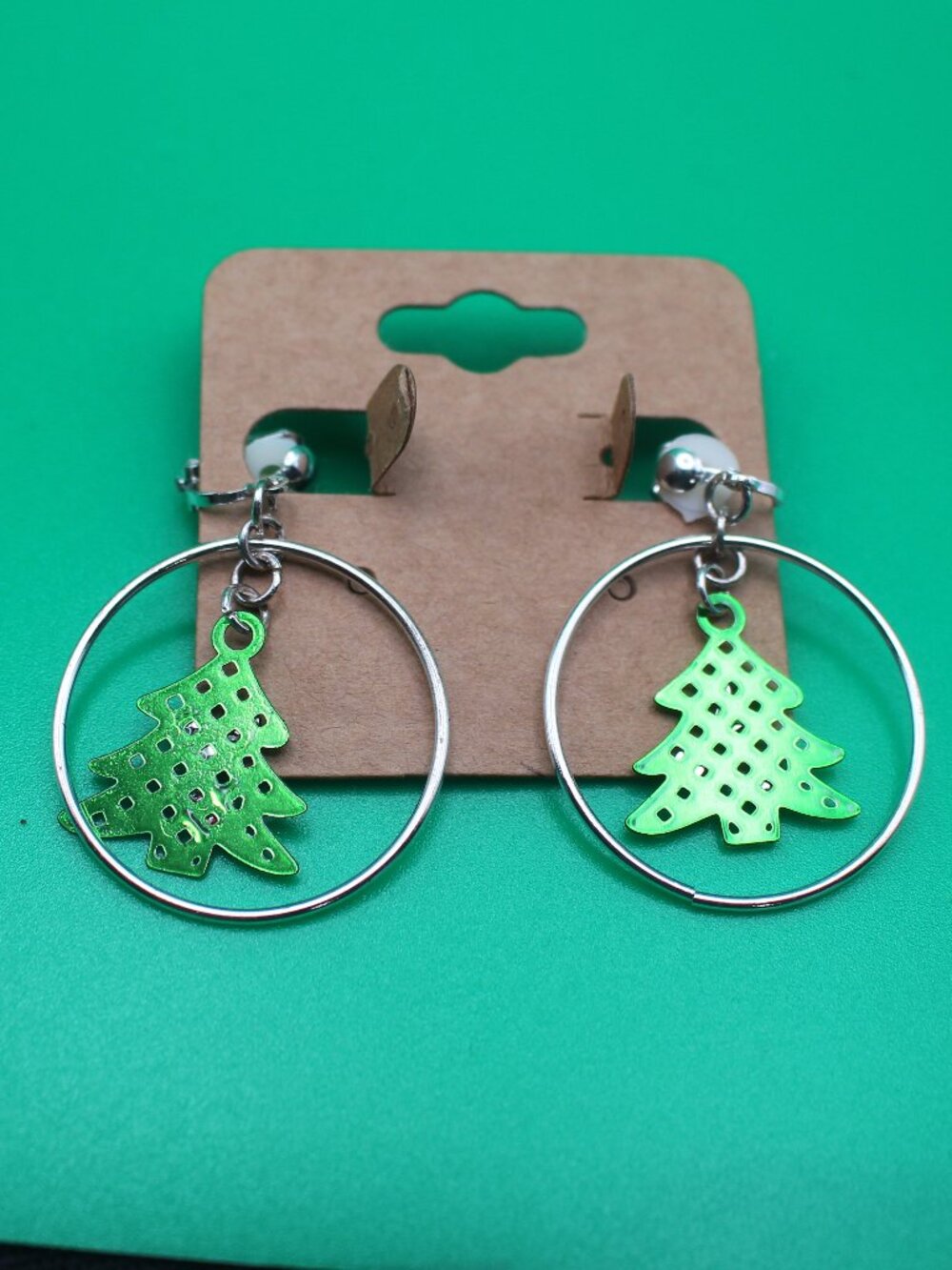 Green Christmas Tree Silver Tone Hoop Clip On Earrings 0110